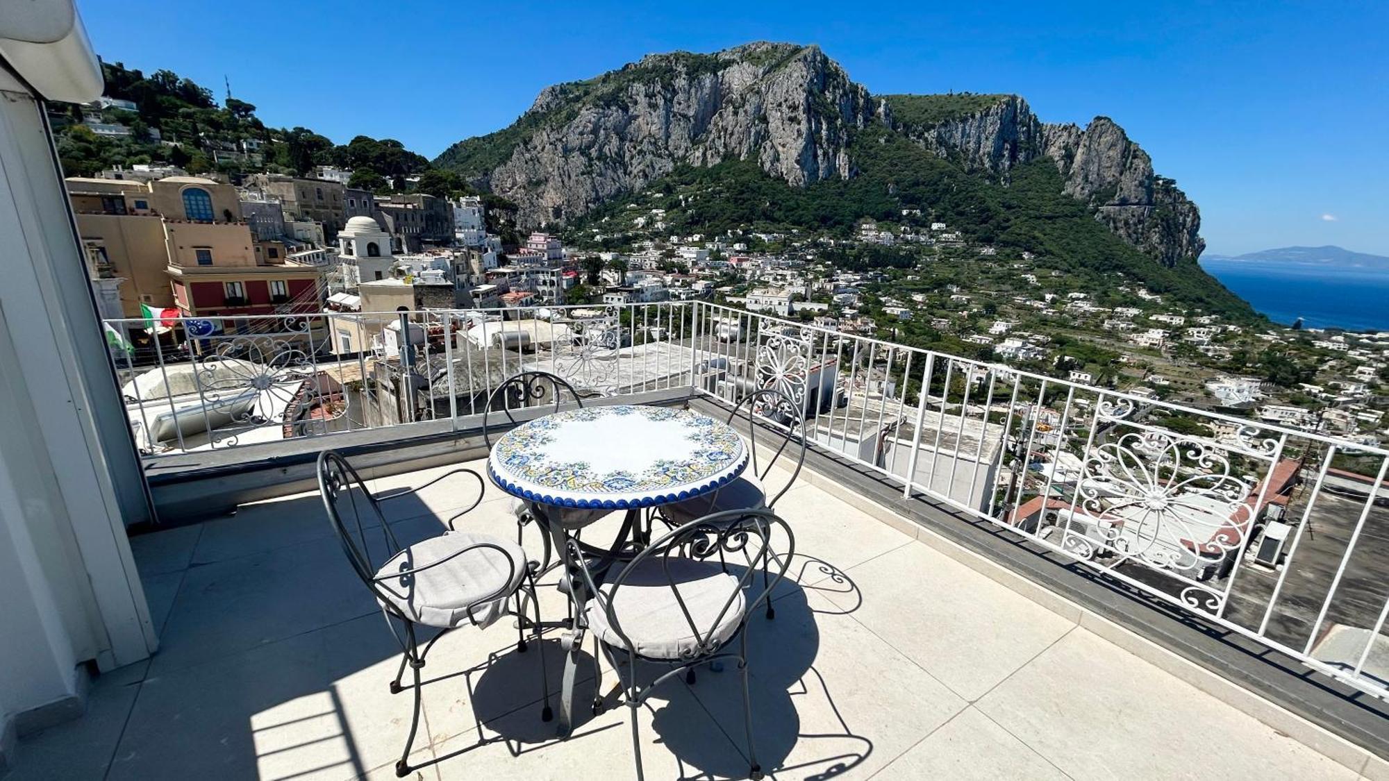 Rooftop Luxury Suite By Caprirooms Exterior photo